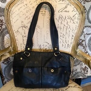 Stone Mountain Classic Black Leather Shoulder Bag - Timeless Everyday Carry